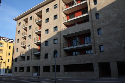 Milano,Edificio residenziale in Via Esiodo 4